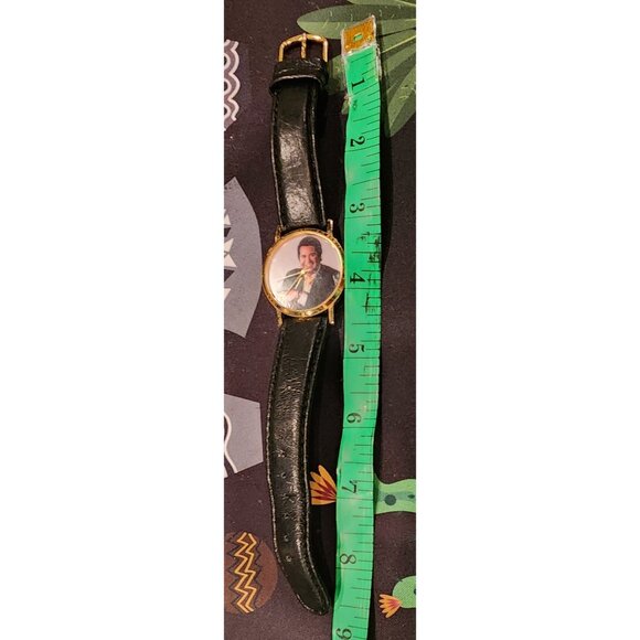 VINTAGE Wayne Newton Watch With Leather Band & Gold Trim - Unique Vintage Style - Picture 3 of 3